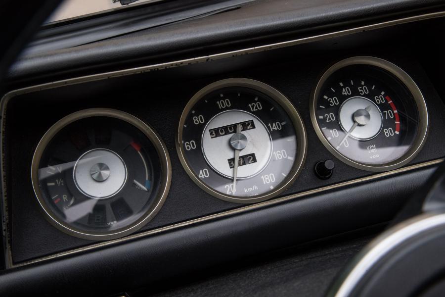 Панель приборов BMW 1600-2 Convertible by Karmann (E10) 1967 года  (фото 6 из 34)